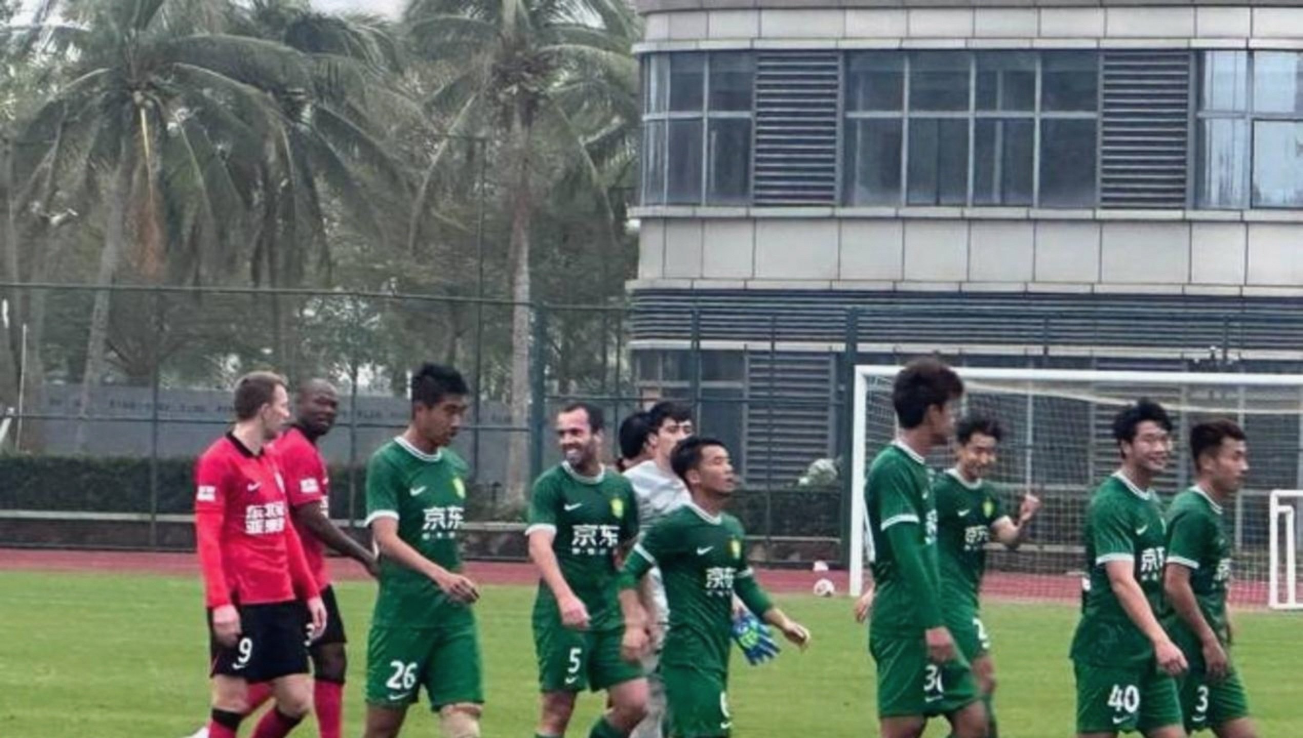 亚泰遭遇连败，保级形势岌岌可危