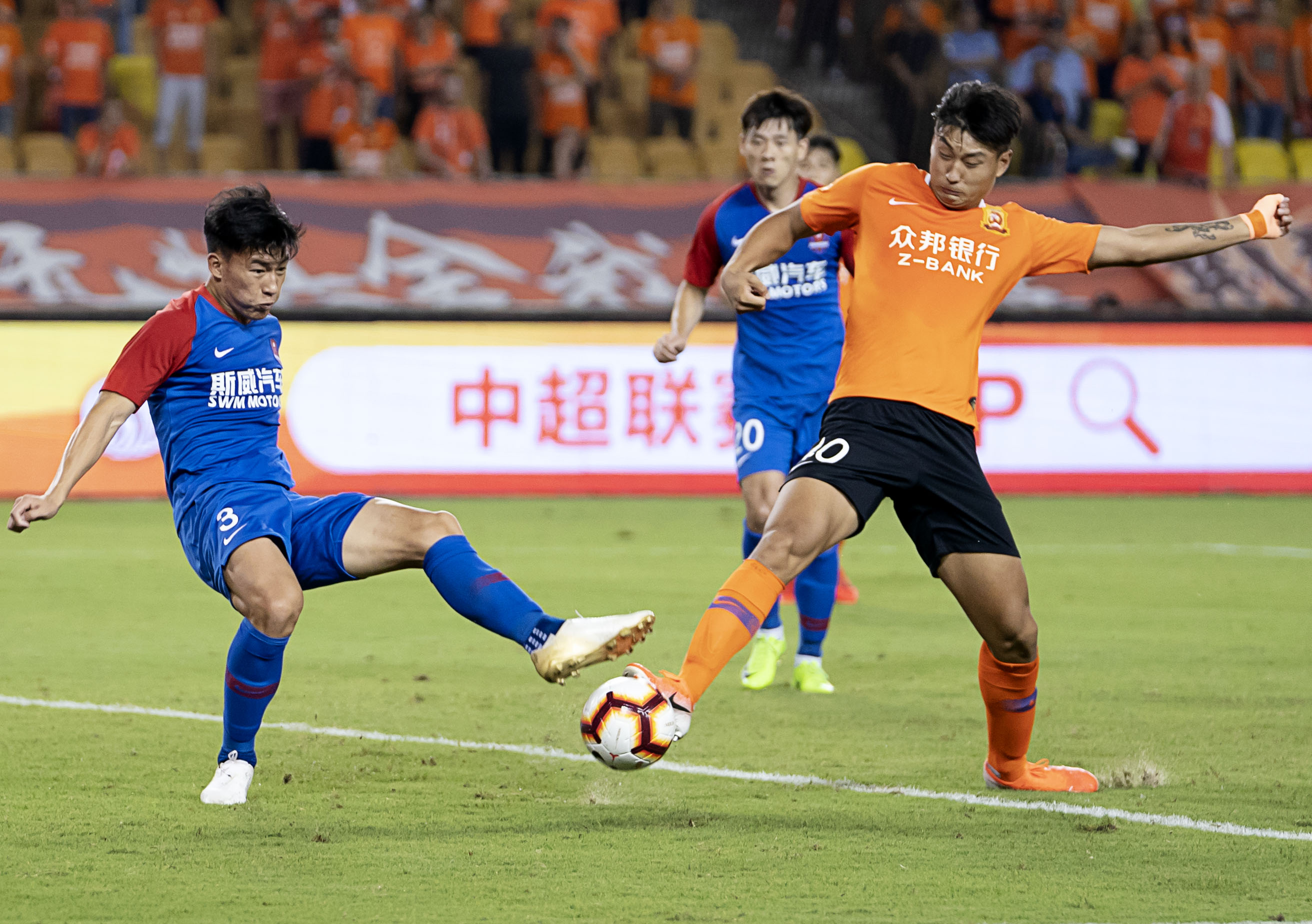 乐竟体育中文-武汉卓尔高效攻击带来连胜，成为焦点球队