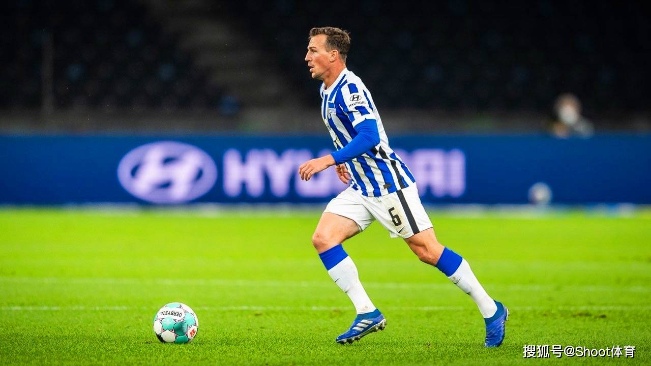 包含柏林赫塔新签约球员表现出色，球迷纷纷点赞的词条