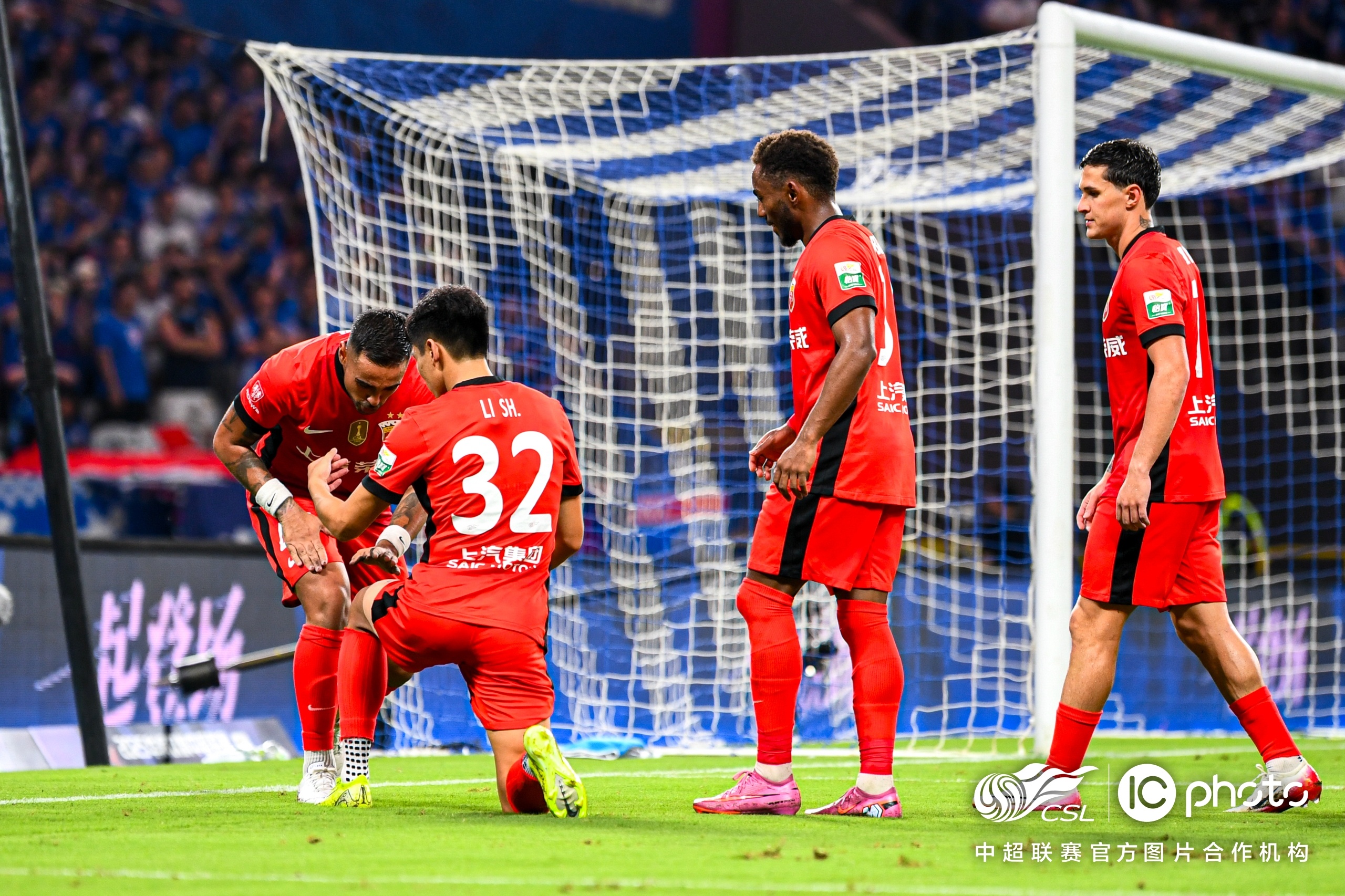 乐竟体育官网-关于爆发出的热情无法被遏制，赛场氛围火热的信息